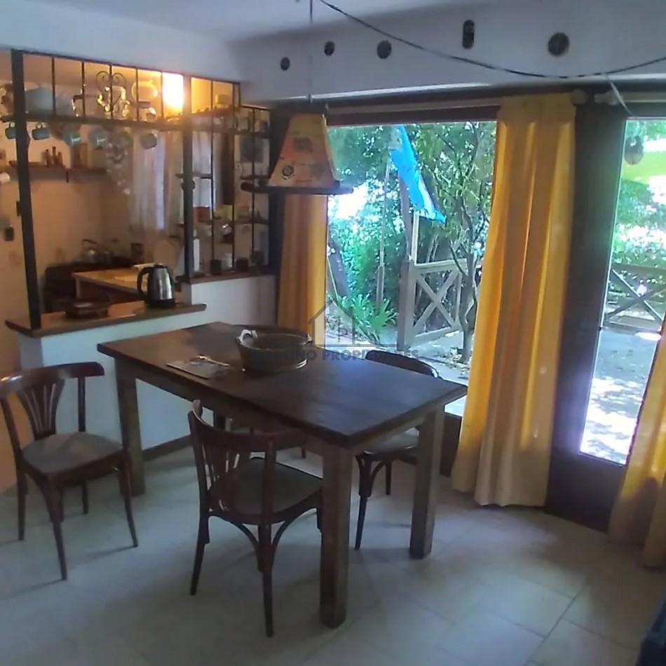 Casa en Venta, Villa Gesell, Zona Centro.-