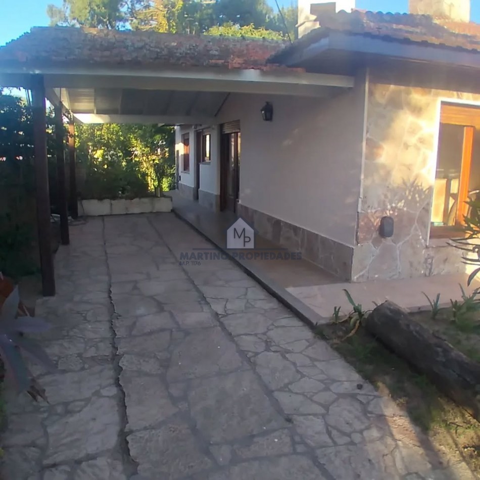Casa en Venta, Villa Gesell, Zona Centro.-