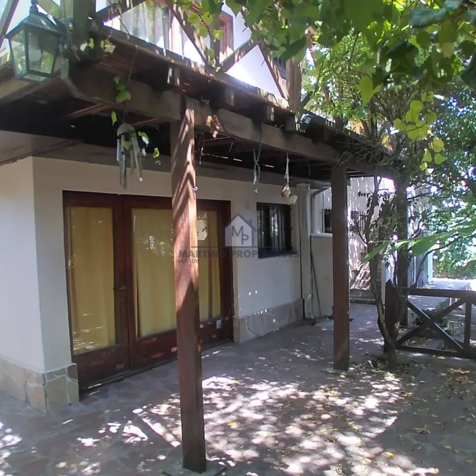 Casa en Venta, Villa Gesell, Zona Centro.-