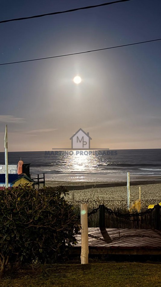 Departamento de 1 ambiente amplio frente al Mar en Venta, Villa Gesell, Zona Centro.-